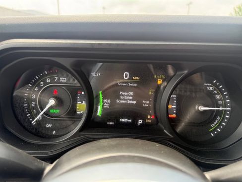 Used 2025 Jeep Wrangler Unlimited Sahara w/ Safety Group AWD/4WD image 19