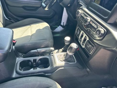 Used 2019 Jeep Wrangler Sport AWD/4WD image 27
