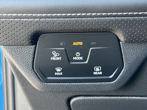 Certified 2025 Volkswagen Atlas Cross Sport SEL Premium R-Line image 29