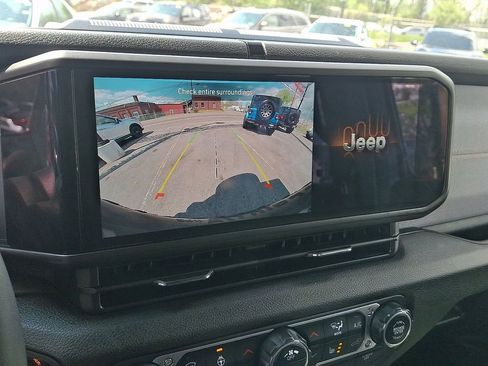 Used 2024 Jeep Wrangler Unlimited image 19