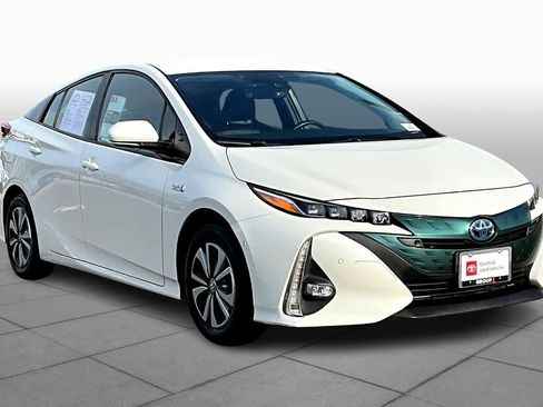 Used 2019 Toyota Prius Prime Advanced image 2