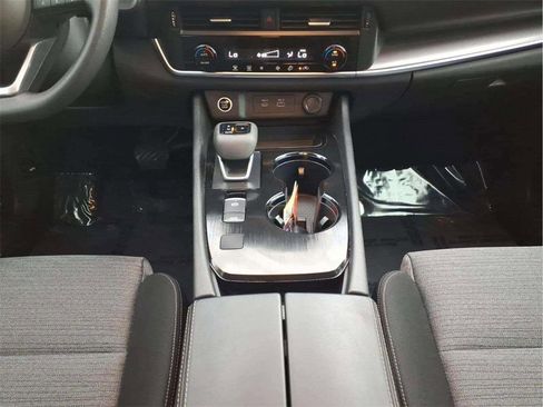 Used 2023 Nissan Rogue SV image 11