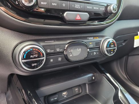 Certified 2025 Kia Soul EX FWD image 7
