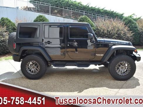 Used 2018 Jeep Wrangler Unlimited Rubicon w/ Connectivity Group AWD/4WD image 11