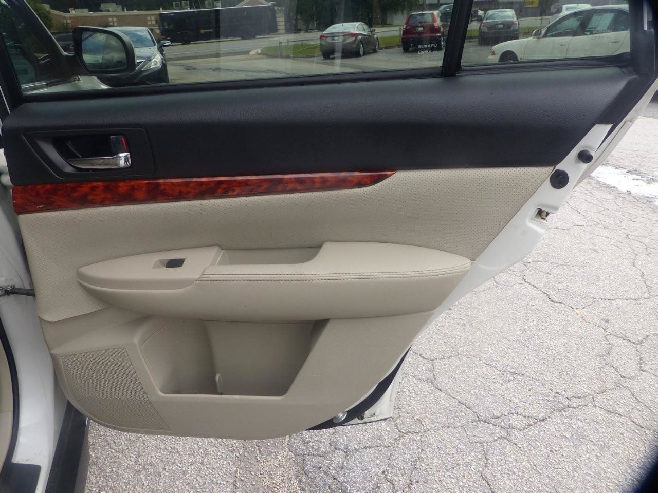 Used 2011 Subaru Outback 2.5i Limited AWD/4WD image 15