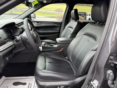 Used 2025 Jeep Grand Cherokee L Limited w/ Trailer Tow Package AWD/4WD image 12