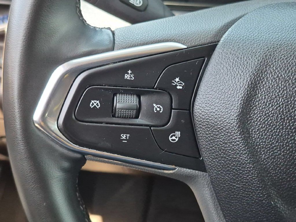 Used 2025 Chevrolet Trax LT w/ LT Convenience Package FWD image 17