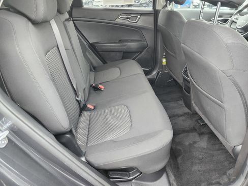 Used 2023 Kia Sportage LX image 19