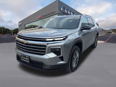 Used 2024 Chevrolet Traverse LT