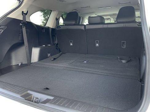 Used 2025 Toyota Highlander XLE FWD image 39