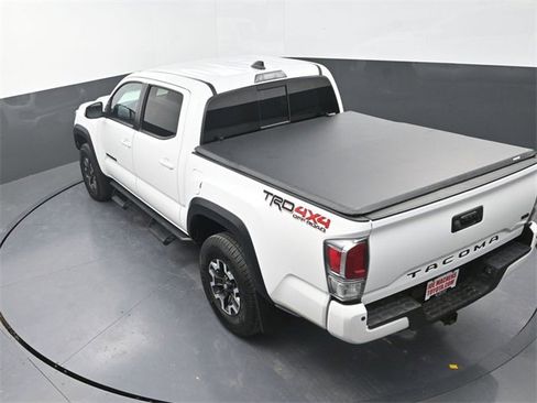 Used 2020 Toyota Tacoma TRD Off-Road image 23