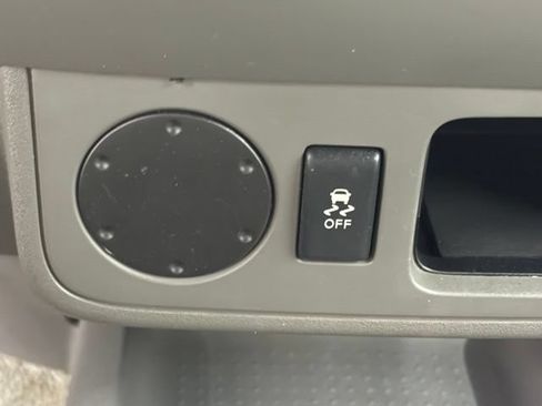 Used 2015 Nissan Frontier SV RWD image 26
