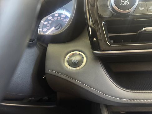 Used 2025 Toyota Highlander LE FWD image 30
