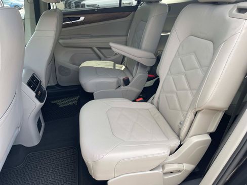 Used 2025 Volkswagen Atlas SE FWD image 36