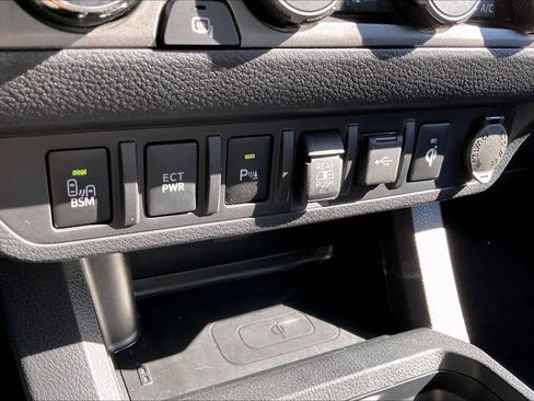 Used 2023 Toyota Tacoma TRD Off-Road image 34