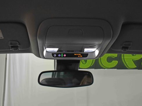 Used 2024 GMC Terrain SLE w/ Driver Convenience Package image 30