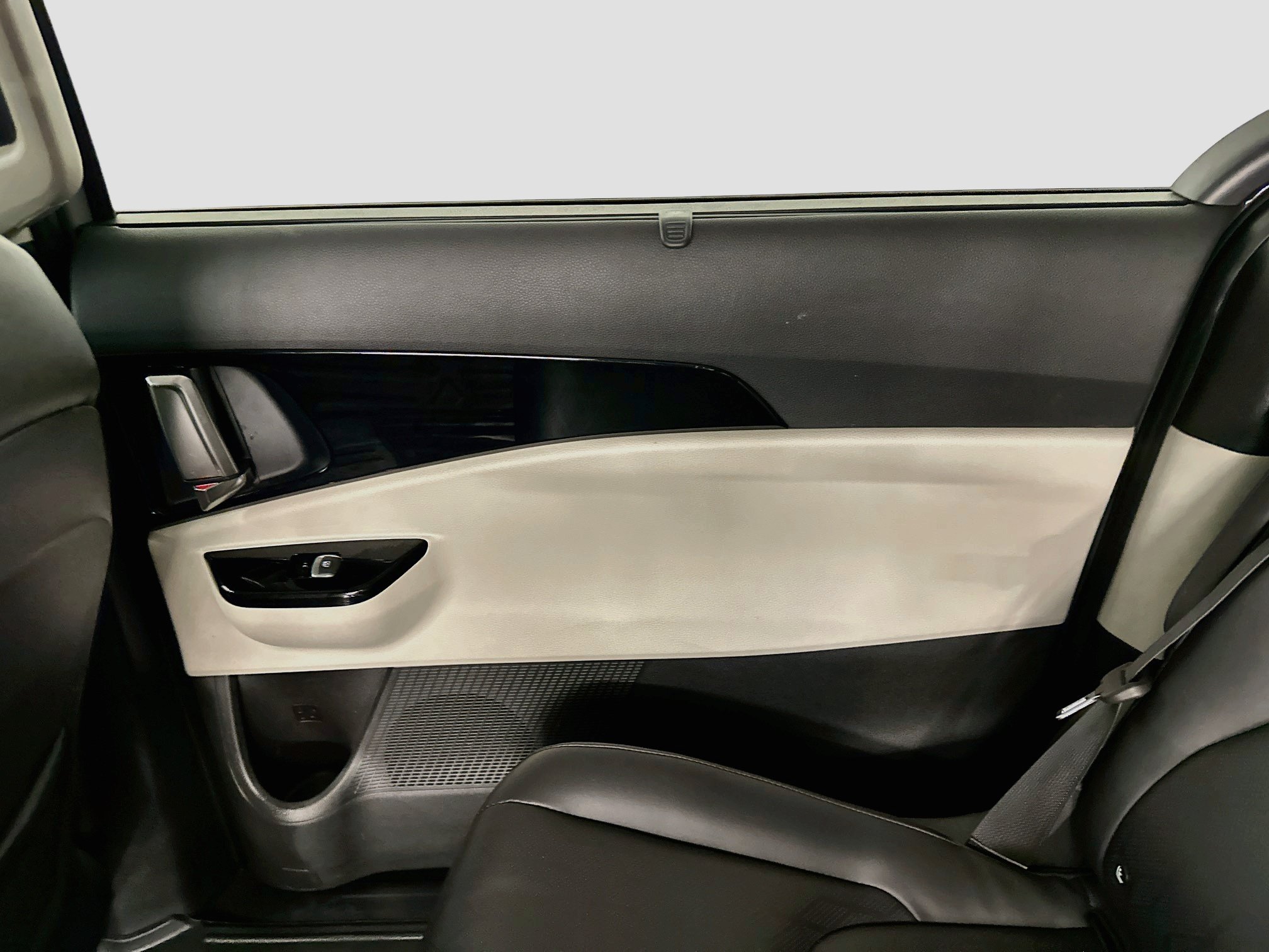Used 2024 Kia Carnival SX FWD image 33