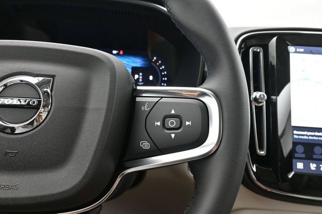New 2026 Volvo XC40 B5 Ultra w/ Protection Package Premier AWD/4WD image 25