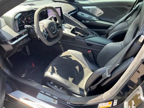 Used 2023 Chevrolet Corvette Stingray Premium Conv w/ Z51 Performance Package RWD image 3