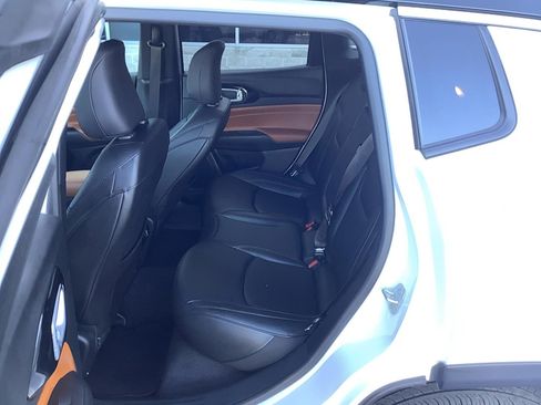 Certified 2024 Jeep Compass Limited image 9