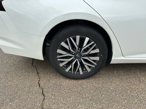 Used 2024 Nissan Altima 2.5 SV image 5