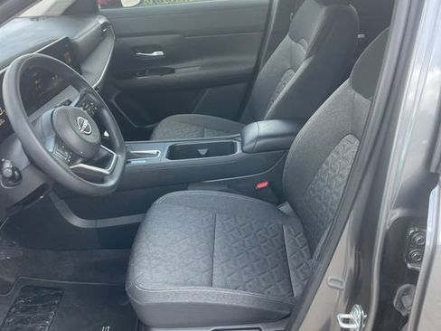 Used 2025 Nissan Kicks SV FWD image 9