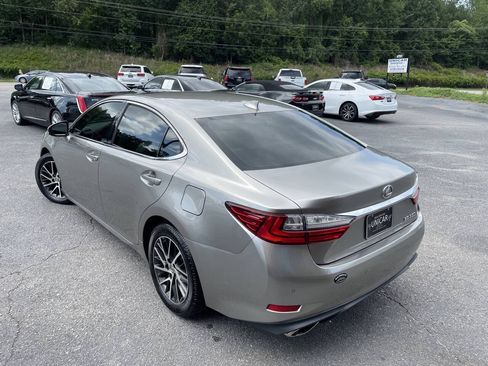 Used 2017 Lexus ES 350 w/ Luxury Package FWD image 5