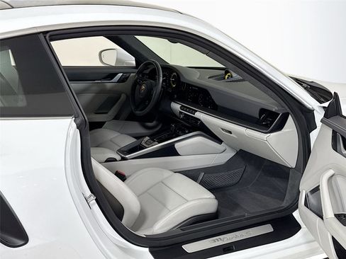 Used 2022 Porsche 911 Turbo S w/ 911 Turbo Sportdesign Package image 29
