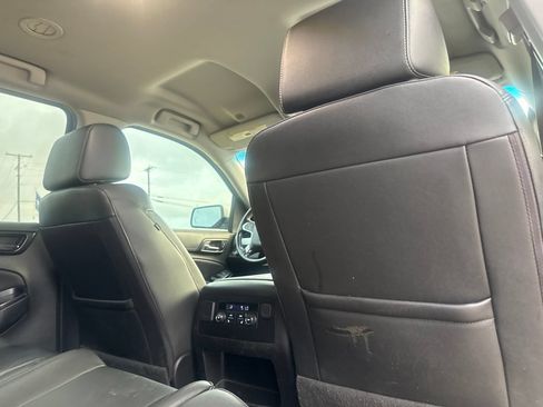 Used 2020 Chevrolet Suburban LT w/ Texas Edition Package RWD image 31
