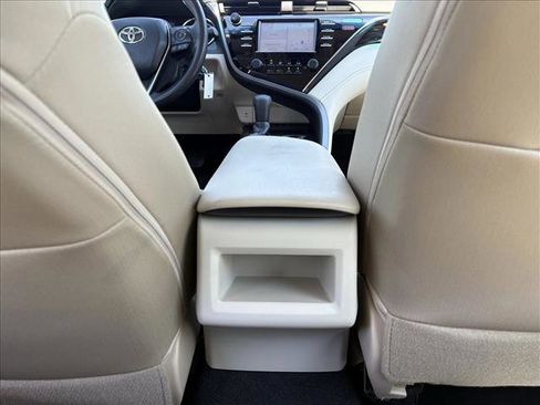Used 2018 Toyota Camry LE FWD image 15