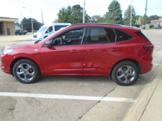 Used 2024 Ford Escape ST-Line w/ Tech Pack #1 AWD/4WD image 3