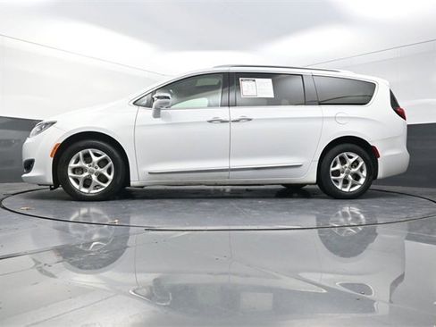 Used 2020 Chrysler Pacifica Limited image 20