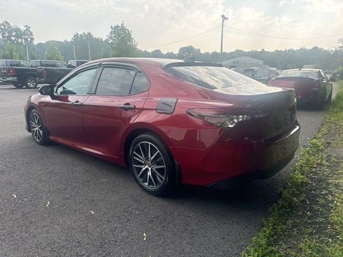 Used 2022 Toyota Camry XLE image 4
