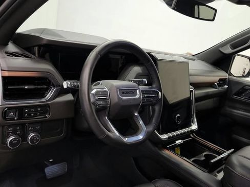 Used 2025 GMC Yukon XL Denali AWD/4WD image 18