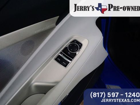Used 2024 Chevrolet Corvette Stingray Preferred Cpe RWD image 19
