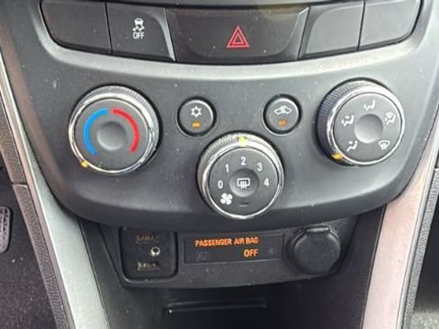 Used 2017 Chevrolet Trax LS w/ LPO, Cargo Package FWD image 33