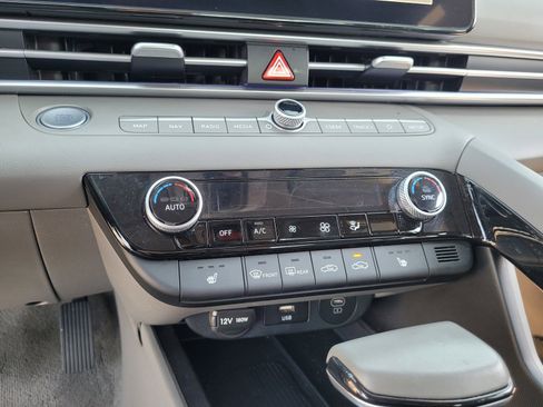 Used 2025 Hyundai Elantra SEL FWD image 19