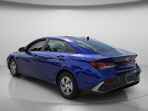 Used 2026 Hyundai Elantra SE FWD image 8