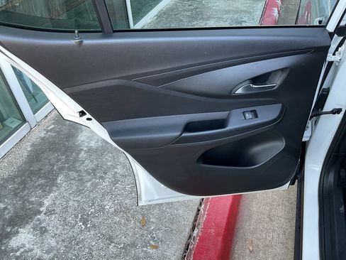 Used 2025 Buick Envista Preferred image 18