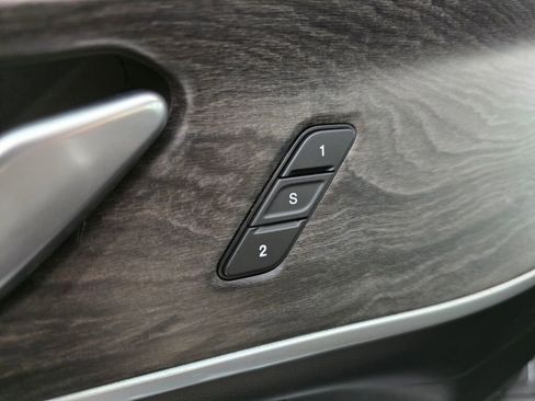 Used 2023 Jeep Grand Cherokee Limited w/ Black Appearance Package image 19