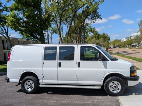 Used 2024 GMC Savana 2500 w/ Driver Convenience Package image 4