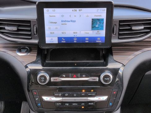 Used 2022 Ford Explorer Limited w/ Equipment Group 301A AWD/4WD image 18