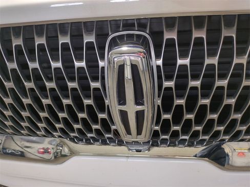 Certified 2023 Lincoln Aviator Reserve w/ Equipment Group 201A image 9