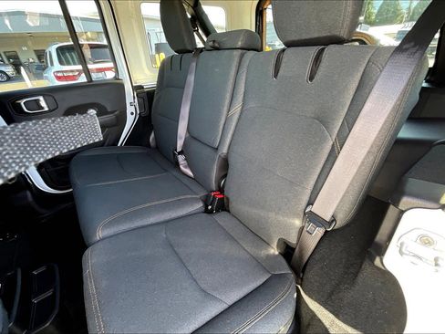 Used 2024 Jeep Wrangler Unlimited Sahara image 25