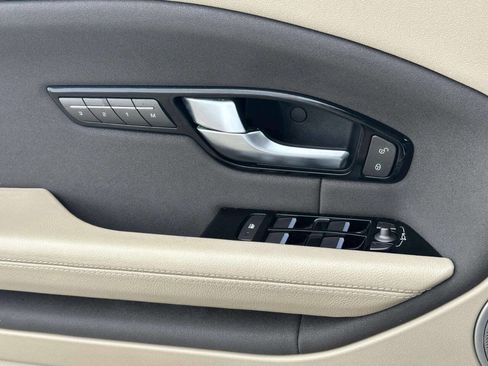 Used 2018 Land Rover Range Rover Evoque image 25