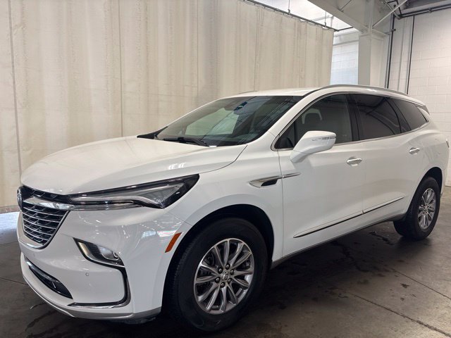 Used 2023 Buick Enclave Essence FWD image 1