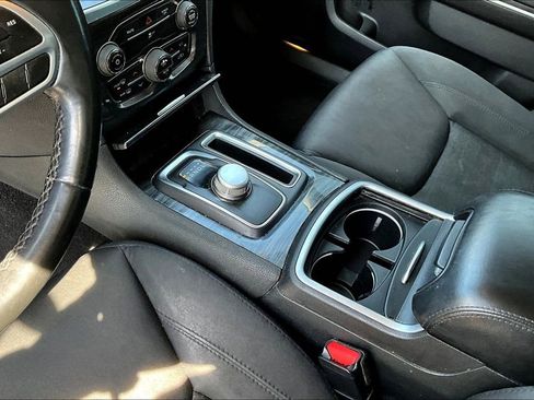 Used 2021 Chrysler 300 Touring w/ Sport Appearance Package image 10