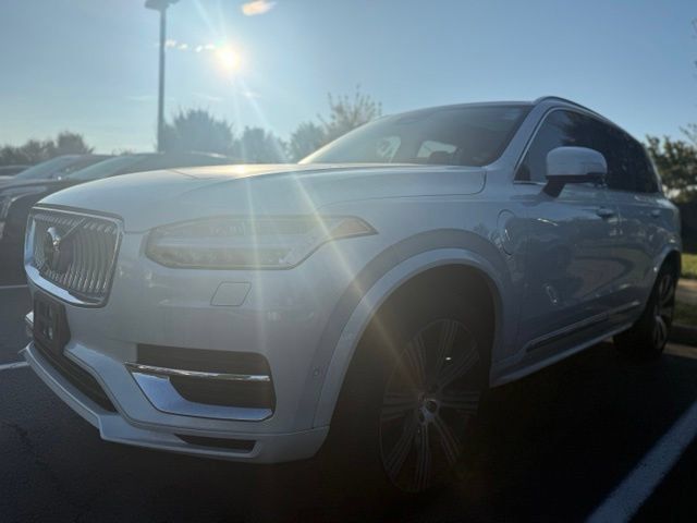 Used 2024 Volvo XC90 T8 Ultimate w/ Lounge Package AWD/4WD image 2