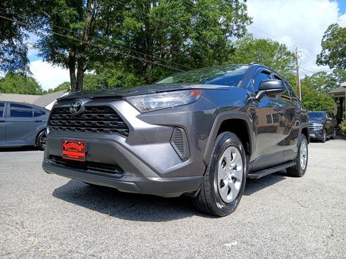 Used 2021 Toyota RAV4 LE image 2