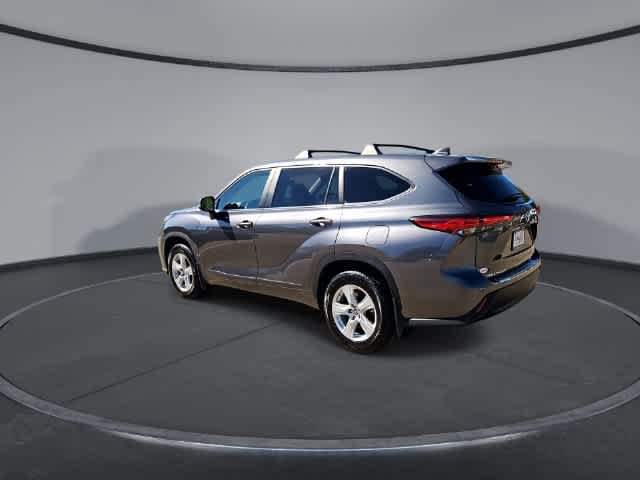 Used 2023 Toyota Highlander L FWD image 6